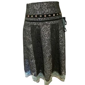 YI MAN BEI ER SIZE 9 BROCADE AND LACE SKIRT